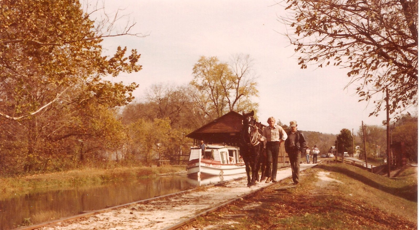 "Metamora, Indiana; Whitewater Canal, 1982.jpg" by Sleeth28 is licensed under CC BY-SA 4.0.